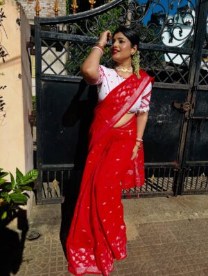 Priyanka Panigrahi Instagram - #laalsaree❤️