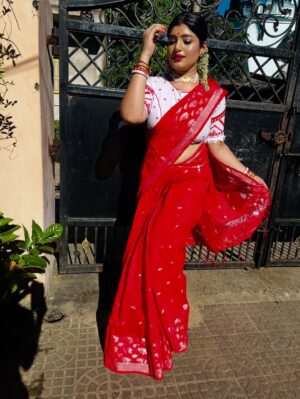 Priyanka Panigrahi Instagram - #laalsaree❤️