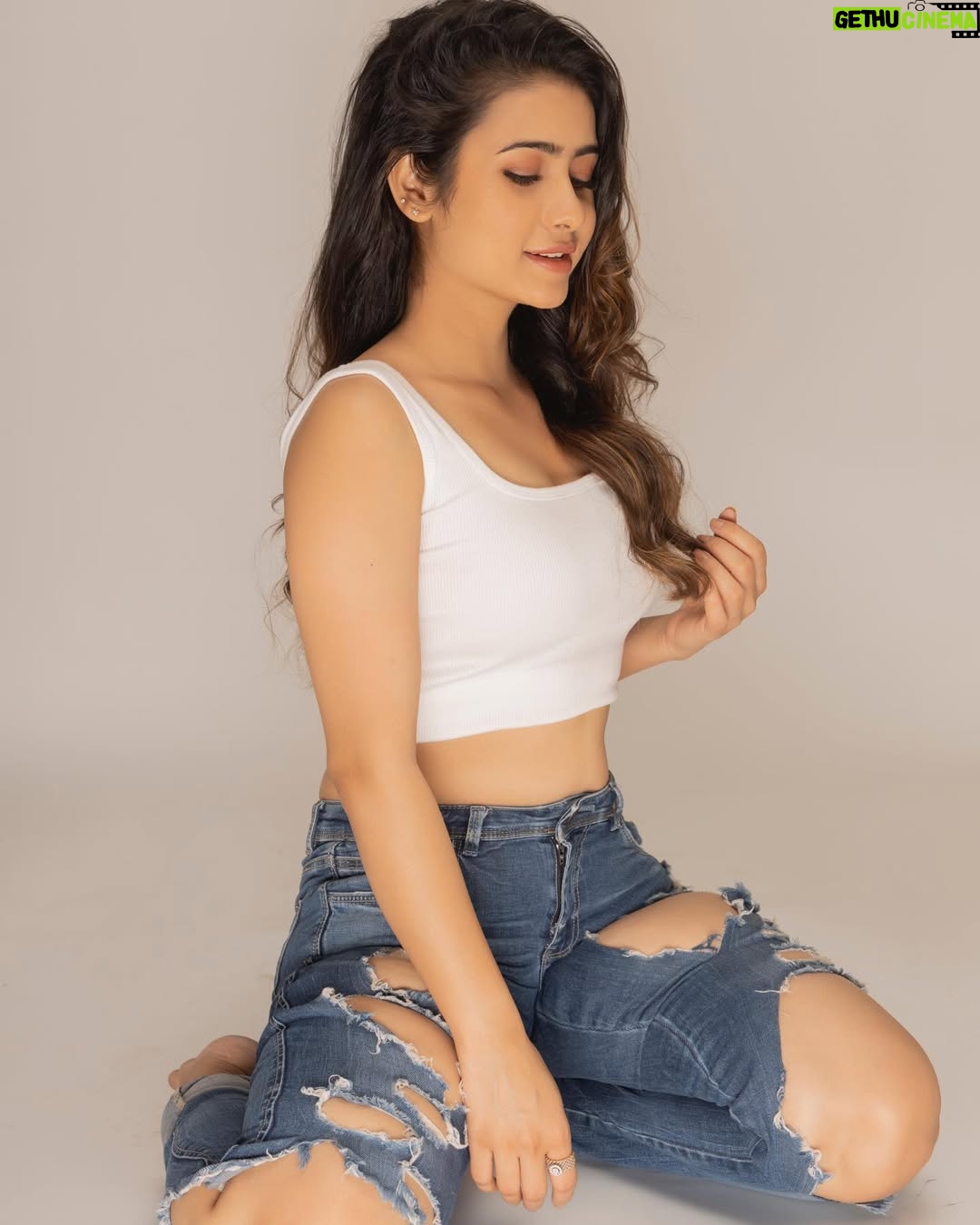 Priyanka Singh - 3 Likes - 🤍

📸- @ilmanaazphotography1 
.
.
#actorslife #actor #model #photooftheday #photoshoot #photos #ootdfashion