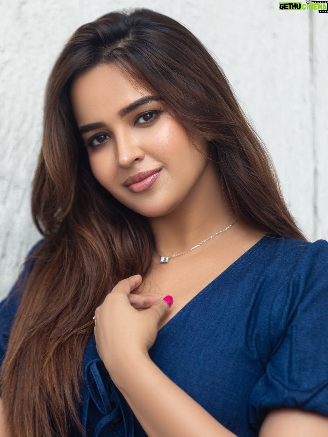 Pujita Ponnada - 30.9K Likes - 🫐🦋💙

📸 @portraits_by_jan 

#pujitaponnada