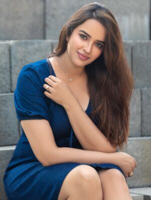 Pujita Ponnada Instagram - 🫐🦋💙

📸 @portraits_by_jan 

#pujitaponnada