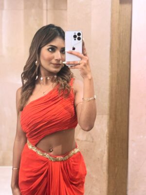 Purva Rajendra Shinde Instagram - “Just me , my phone and these mirrors “ 🪞 🤳
#mirror #selfies #purvashinde #purvaraaj #dailyposts