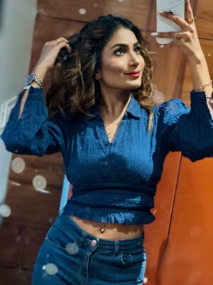 Purva Rajendra Shinde Instagram - “Just me , my phone and these mirrors “ 🪞 🤳
#mirror #selfies #purvashinde #purvaraaj #dailyposts