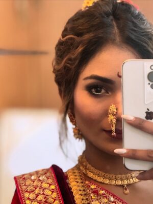 Purva Rajendra Shinde Instagram - “Just me , my phone and these mirrors “ 🪞 🤳
#mirror #selfies #purvashinde #purvaraaj #dailyposts