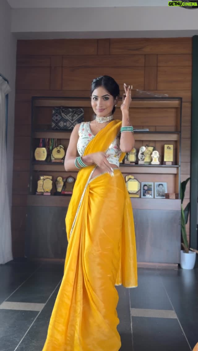 Purva Rajendra Shinde - 36.9K Likes - Don’t forget your roots.. 🤍💛

#shakeittothemax 
#saree #sareefashion #indianwear #sareenotsorry #sareeinspiration #dishaa #paaru #purvashinde #purvaraaj