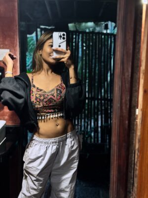 Purva Rajendra Shinde Instagram - “Just me , my phone and these mirrors “ 🪞 🤳
#mirror #selfies #purvashinde #purvaraaj #dailyposts