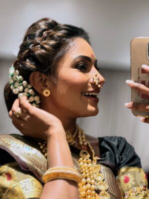 Purva Rajendra Shinde Instagram - “Just me , my phone and these mirrors “ 🪞 🤳
#mirror #selfies #purvashinde #purvaraaj #dailyposts