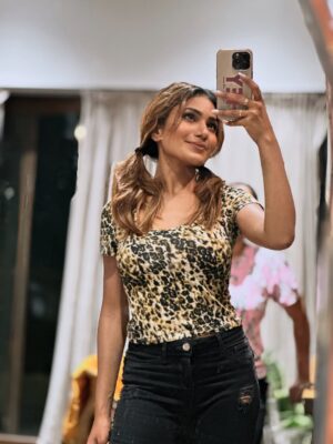 Purva Rajendra Shinde Instagram - “Just me , my phone and these mirrors “ 🪞 🤳
#mirror #selfies #purvashinde #purvaraaj #dailyposts