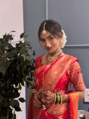 Purva Rajendra Shinde Instagram - Hi!
I am back again! ❤️
#paaru #dishaa #zeemarathiofficial #villain #evilisback #purvaraaj #purvashinde
Did you watch today’s episode?
