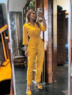 Purva Rajendra Shinde Instagram - “Just me , my phone and these mirrors “ 🪞 🤳
#mirror #selfies #purvashinde #purvaraaj #dailyposts