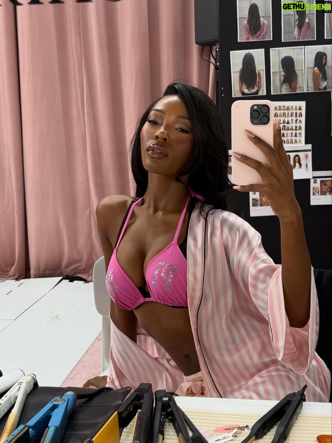 Quen Blackwell - 768.4K Likes - BTS OF MY VS PINK DREAM 🩷