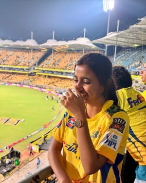 RJ Dimple Instagram - இனிய தமிழ் புத்தாண்டு நல்வாழ்த்துக்கள்💛✨🏃♀️
.
.
1. Enna vaazhka da idhu feels ft.Namma CSK 🙂↔️
2. Thought about a meme on CSK 😭
3. Win or lose, #cskforever 💛
4. Enaikume Enga THALA nee dhane🥹🎀
.
.
#chennaisuperkings #tamilnewyear #csk #thala #msdhoni