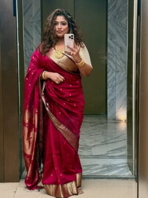 RJ Malishka Instagram - Swipe right coz ….This Sari Has a Good Heart!! It takes care of you! Just like Bappa;)
And all that Indian Jewellery ooffff!!
Hosting a LIVE Ganpati event on TV ? Lasssst minute confirmation? New challenge and so Yesssss!!
Such a pleasure to show the whole country what my Mumbai does this season! Lalbagcha Raja,Chinchpoklicha Chintamani, Shree Siddhivinayak and a few more as we shuttled between studio and on-ground LIVE! Of course I did it in marathi … a lot of it. Bappa loved it every language though ;) May his blessings shine upon us and on our city. Bappa Moryaaaa!
This gorgeous look on the first day of Ganeshotsav …by
Saree - @sawenchi (Shoutout to @priyabapat for her gorgeous brand )
Jewellery - @silverplazaoriginal
Styled by - @sakshiichopra
P.S Diste mee bhari, chal photo majha kaadh;)