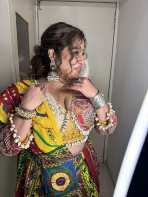 RJ Malishka Instagram - Magic October❤️
Happy Navami.
Accessories: @koharbykanika