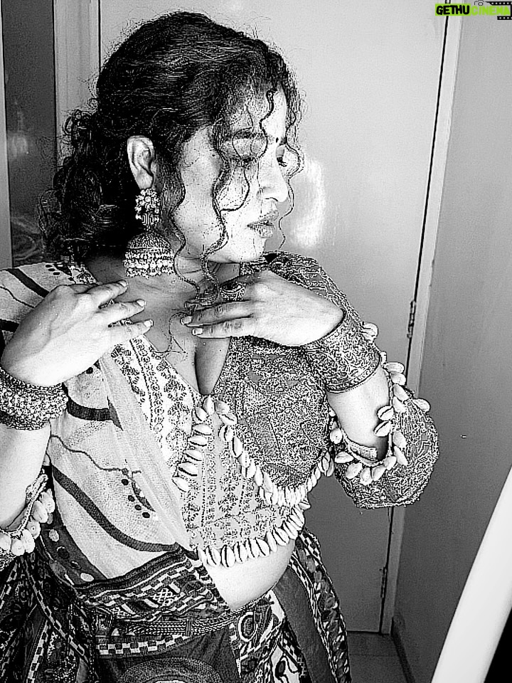 RJ Malishka - 1.7K Likes - Magic October❤️
Happy Navami. 
Accessories: @koharbykanika