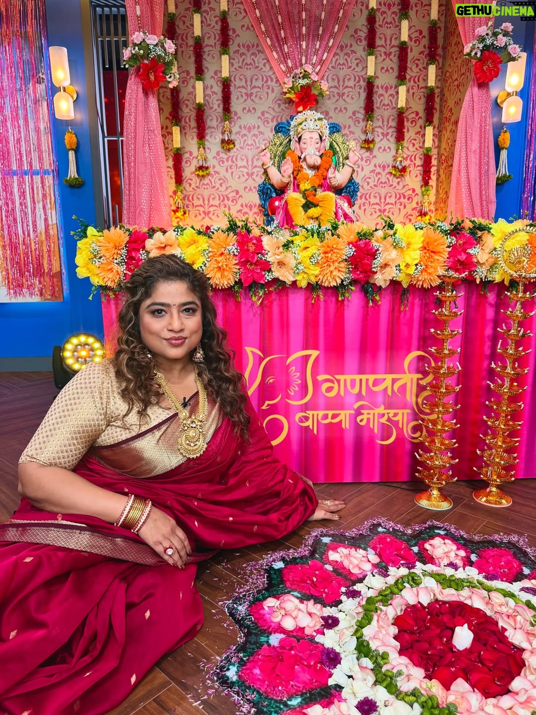 RJ Malishka - 7.6K Likes - Swipe right coz ….This Sari Has a Good Heart!! It takes care of you! Just like Bappa;) 
And all that Indian Jewellery ooffff!! 

Hosting a LIVE Ganpati event on TV ? Lasssst minute confirmation? New challenge and so Yesssss!!
Such a pleasure to show the whole  country what my Mumbai does this season! Lalbagcha Raja,Chinchpoklicha Chintamani, Shree Siddhivinayak and a few more as we shuttled between studio and on-ground LIVE! Of course I did it in marathi … a lot of it. Bappa loved it every language though ;) May his blessings shine upon us and on our city. Bappa Moryaaaa! 
This gorgeous  look  on the first day of Ganeshotsav …by 

Saree - @sawenchi (Shoutout to @priyabapat for her gorgeous brand ) 
Jewellery - @silverplazaoriginal 
Styled by - @sakshiichopra 

P.S Diste mee bhari,  chal photo majha kaadh;)