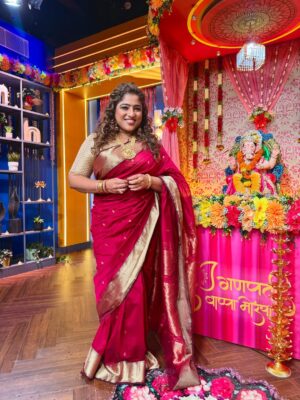 RJ Malishka Instagram - Swipe right coz ….This Sari Has a Good Heart!! It takes care of you! Just like Bappa;)
And all that Indian Jewellery ooffff!!
Hosting a LIVE Ganpati event on TV ? Lasssst minute confirmation? New challenge and so Yesssss!!
Such a pleasure to show the whole country what my Mumbai does this season! Lalbagcha Raja,Chinchpoklicha Chintamani, Shree Siddhivinayak and a few more as we shuttled between studio and on-ground LIVE! Of course I did it in marathi … a lot of it. Bappa loved it every language though ;) May his blessings shine upon us and on our city. Bappa Moryaaaa!
This gorgeous look on the first day of Ganeshotsav …by
Saree - @sawenchi (Shoutout to @priyabapat for her gorgeous brand )
Jewellery - @silverplazaoriginal
Styled by - @sakshiichopra
P.S Diste mee bhari, chal photo majha kaadh;)