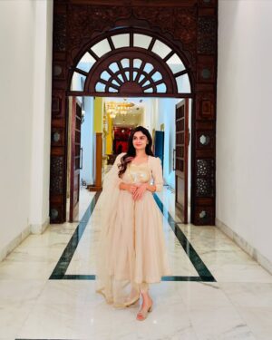 RJ Sheetal Sharma Instagram - 🤍🩷

Dress @peachnpearl11