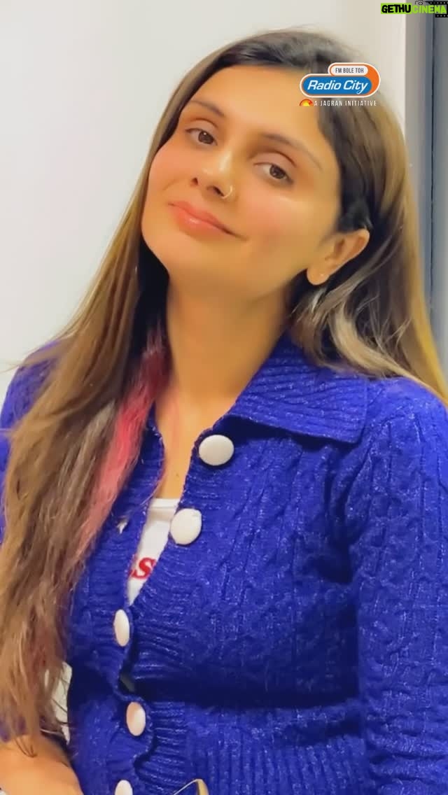 RJ Sheetal Sharma - 1.8K Likes - Milke sambhal lengey♥️🤞🏻
.
.
.
#littleshots #love #loveshayari #relationships #partner #valentines #valentinesday #RadioCity