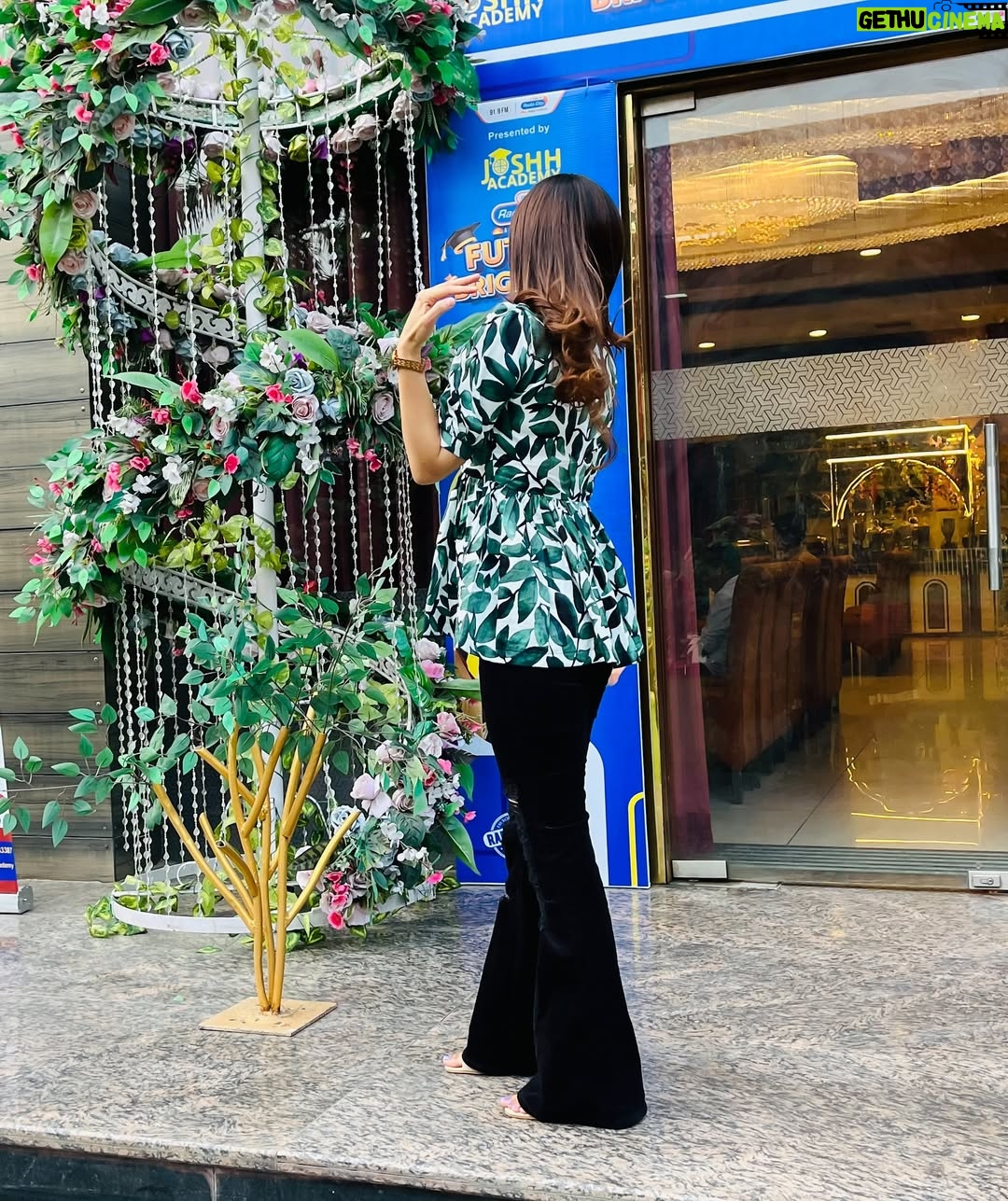 RJ Sheetal Sharma - 2.2K Likes - 🤟🩷