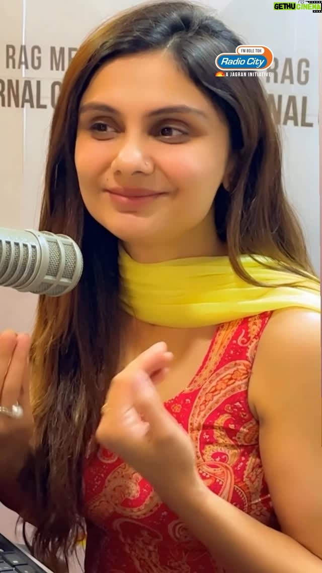 RJ Sheetal Sharma - 2.5K Likes - Little Shots: kuch to log kahege 😊

#shayari #radiocitypunjabi #lifequotes