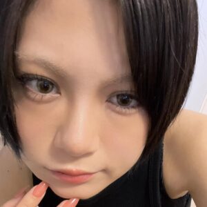 RaMu Instagram - 最近ハマってる眉毛消しメイク💄