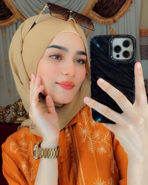 Raazia Mughal Instagram - ❤️
. Shirt 👚: @beechtree_pk pk 
.
. Like share and ak peyara sa comment 🥹❤️
.
.
#post #insta #instagood #instadaily #instagram #like #share #comment #brand #reelsinstagram #réel #viral #me #dress