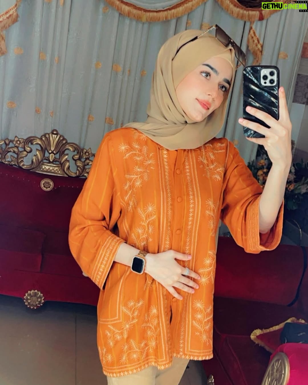 Raazia Mughal - 5.6K Likes - ❤️
. Shirt 👚: @beechtree_pk pk 
.
. Like share and ak peyara sa comment 🥹❤️
.
.
#post #insta #instagood #instadaily #instagram #like #share #comment #brand #reelsinstagram #réel #viral #me #dress