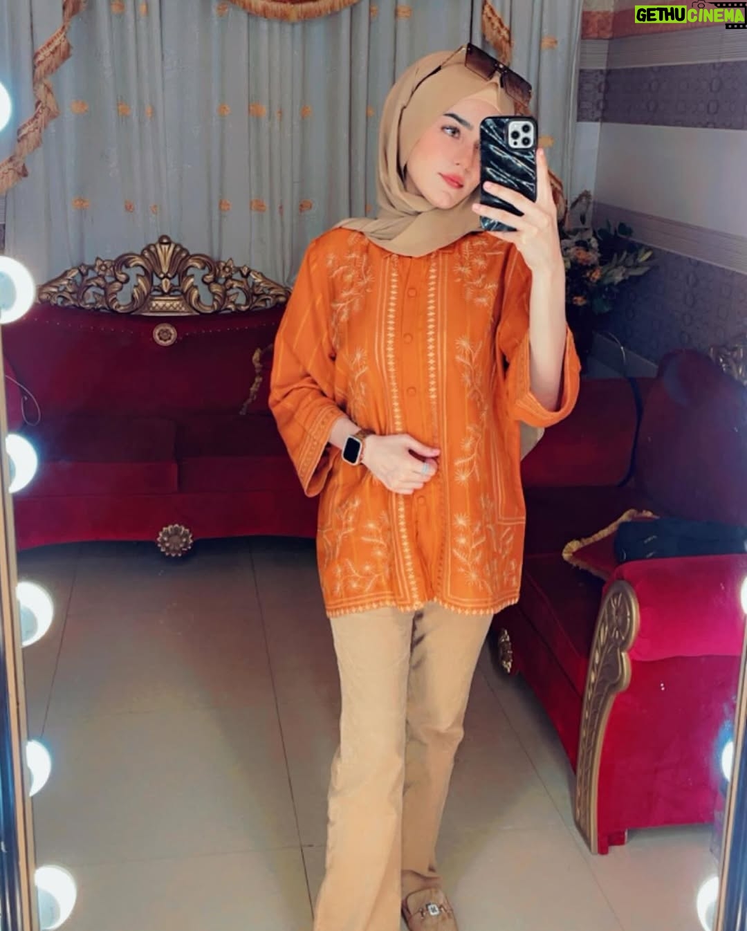 Raazia Mughal - 5.6K Likes - ❤️
. Shirt 👚: @beechtree_pk pk 
.
. Like share and ak peyara sa comment 🥹❤️
.
.
#post #insta #instagood #instadaily #instagram #like #share #comment #brand #reelsinstagram #réel #viral #me #dress