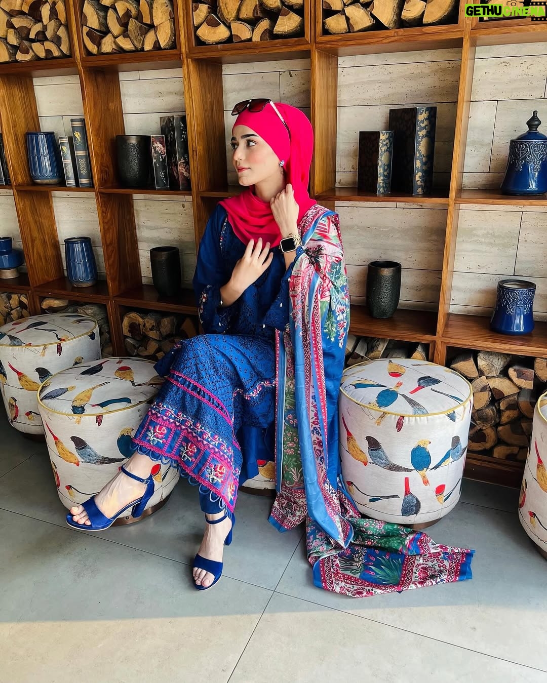 Raazia Mughal - 6.1K Likes - Eastern yan western Kon si look apko zaydh karna psnd hai ? 🤔💙🩷
.
.
.
. Dress 👗: @binilyasofficial 
Hijab 🧕🏻: @waliqsa.ae 
.
.
.
.
.
.
#post #portraitphotography #me #mylook #dress #dressup #shoot #reelsinstagram #reels #insta #instagram #instagood #instalike #instafashion #instadaily #blue #dresses