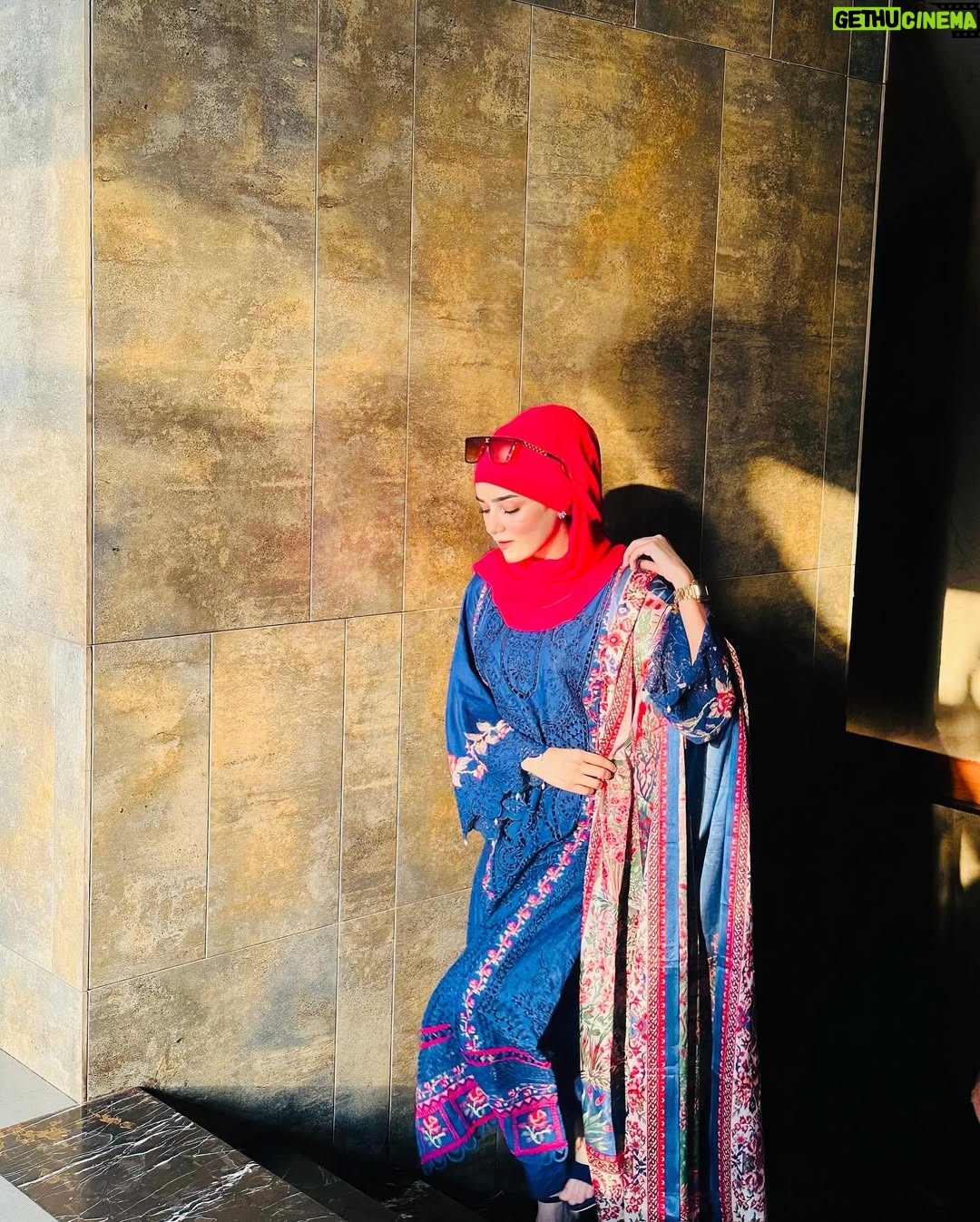 Raazia Mughal - 6.1K Likes - Eastern yan western Kon si look apko zaydh karna psnd hai ? 🤔💙🩷
.
.
.
. Dress 👗: @binilyasofficial 
Hijab 🧕🏻: @waliqsa.ae 
.
.
.
.
.
.
#post #portraitphotography #me #mylook #dress #dressup #shoot #reelsinstagram #reels #insta #instagram #instagood #instalike #instafashion #instadaily #blue #dresses