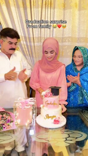 Raazia Mughal Instagram - š©š»āšš please say MashALLAH
.
.
.
.
.
.
.
.
.
.
.
.
.
.
.
.
.
.
.
. Cake : @305_bakestudio
.
#rĆ©el #reelitfeelit #reelsindia #reelsinstagram #reelitfeelitā¤ļøā¤ļø #reels #reelsinstagramš #reelsinstagramā¤ļøšÆ #reelkarofeelkaro #reelindia #rĆ©el #instragram #parents #love #graduation