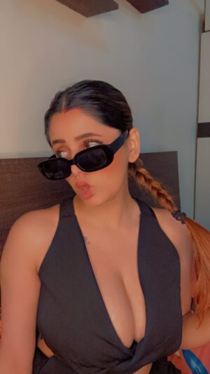 Rach Instagram - Bezaati on point 🥴
#reels #explorepage #explore #mom #me #publicfigure #reelkarofeelkaro #drama #instagood