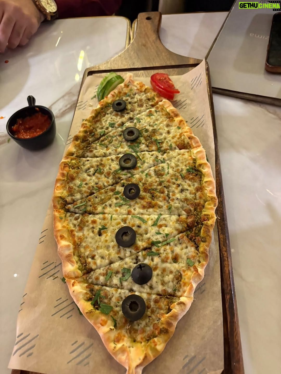 Rach - 3 Likes - 🌮🌯🍕🧆
#photooftheday #me #dinnerparty #sister #food #fypage #explore
