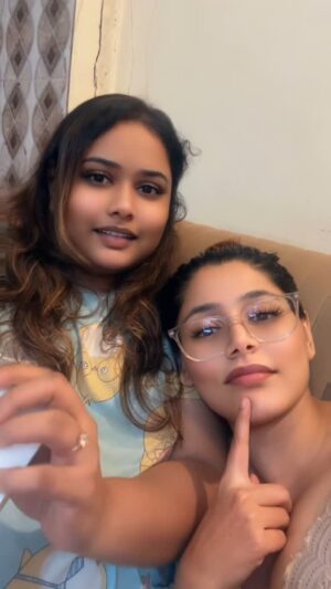 Rach Instagram - Yeh Itni smart kaise hogai🤔🧐🤷🏽‍♀️
#reels #reelkarofeelkaro #us #sisterlove❤️ #explore #publicfigure