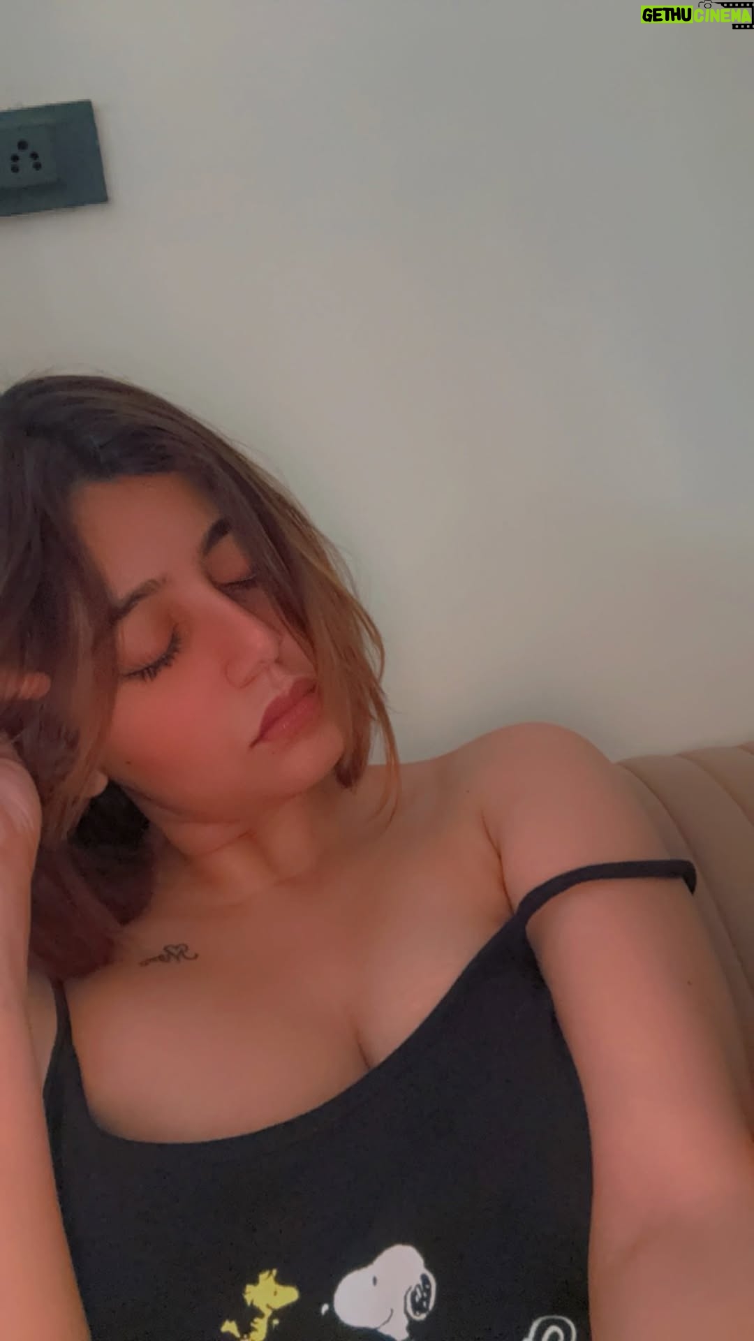 Rach - 3 Likes - Kaise chalega re baba🤷🏽‍♀️😒
#reels #reelkarofeelkaro #me #publicfigure #nomakeup