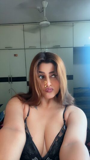 Rach Instagram - Ek numbers 🤩
#newsong #reelkarofeelkaro #me #dance #publicfigure #explore #fyp