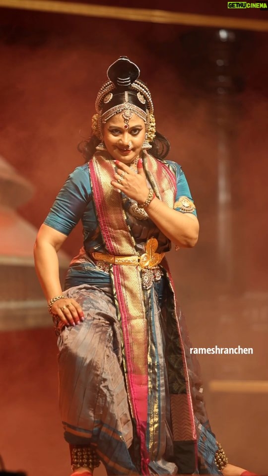 Rachana Narayanankutty - 76.7K Likes - മധുർ ശ്രീ മദനന്തേശ്വര സിദ്ധിവിനായക ക്ഷേത്രത്തിലെ ബ്രഹ്മകലശ മൂടപ്പസേവയോടനുബന്ധിച്ച്  രചന നാരായണൻ കുട്ടി അവതരിപ്പിച്ച നൃത്തം 

#kerala #dance #dancers #reels #reelsinstagram