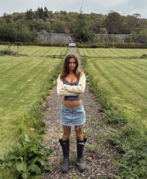 Rachel Cook Instagram - Scotland with the girls 😇😇 Need to go back and explore more 😍