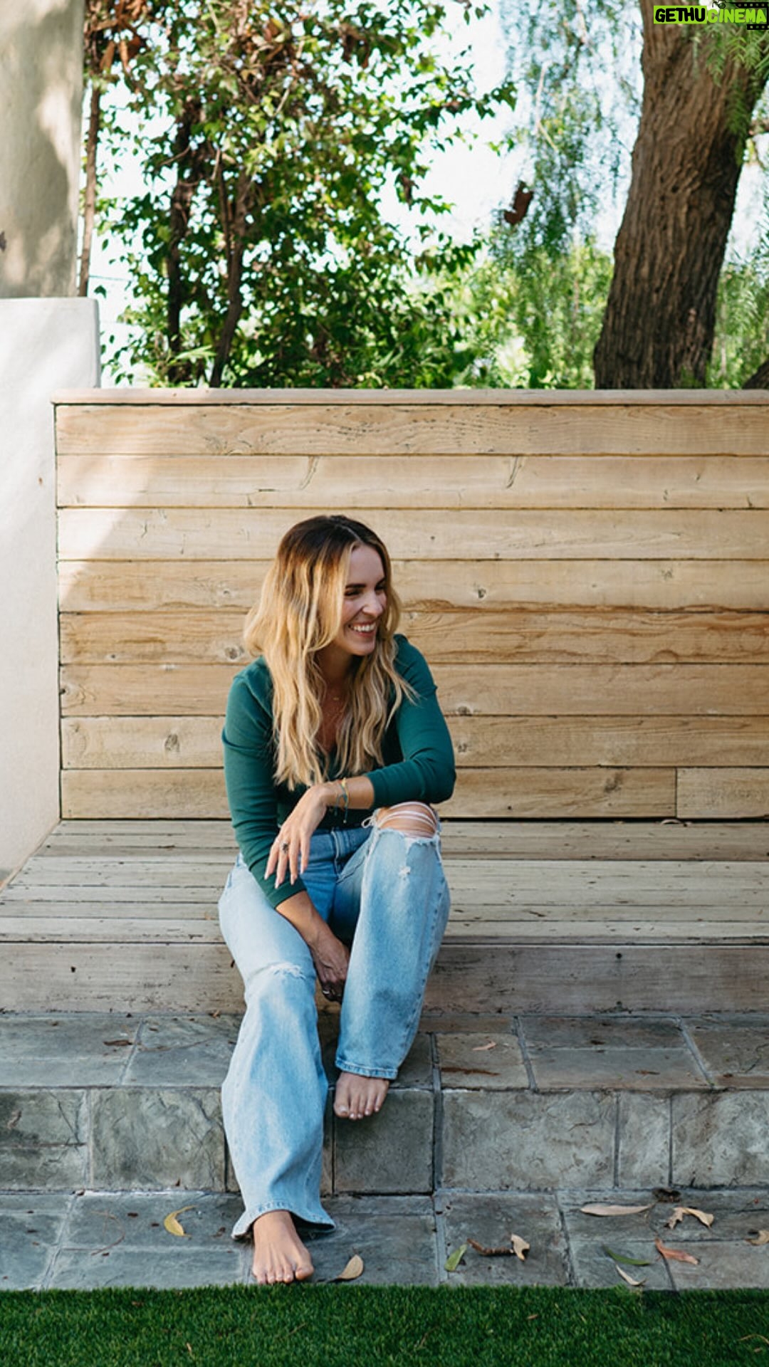 Rachel Hollis - 699 Likes - If you’re a woman over 35, here’s why I really think you should consider creatine.

Early research shows creatine supports focus, memory, and mood, all things that can take a hit as we get older. If it helps me think clearer, have more energy, and feel more like me, I’ll take that over a little water weight any day (and spoiler, I didn’t actually gain any). 

Strong body, sharp mind, better mood. It’s kind of the ultimate combo.

Head to YouTube for the full breakdown on why I take it daily.