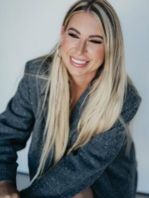 Rachel Van Dyken Instagram - I made my amazing reader group pick out my new photo and the first pic is the winner! 

Thank you so much for your help guys, finally updated author pics with the right colored hair 🤣

Photographer: @wyldlightphoto 
Makeup: @danismithmua 
Thank you so much for helping tame my chaos for a few hours while I was running around with deadline brain! ❤️

Also in case you weren’t aware, Fall drinks at Starbucks have landed! 
My suggestion: iced shaken espresso with coconut and three pumps of pumpkin spice!