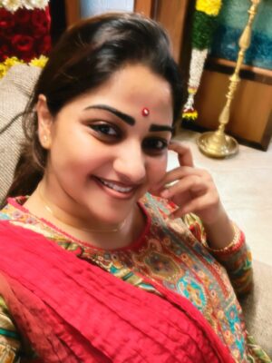 Rachita Ram Instagram - I’m obsessed wearing big bindi! 
 Bindi always makes me feel exquisite and complete my look! ☺️♥️ 
#bindilover
