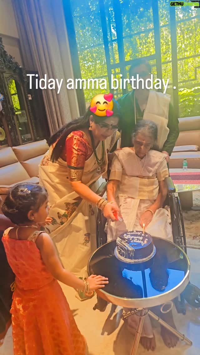 Radha - 7.7K Likes - 2nd onam too avittam .🥳😘