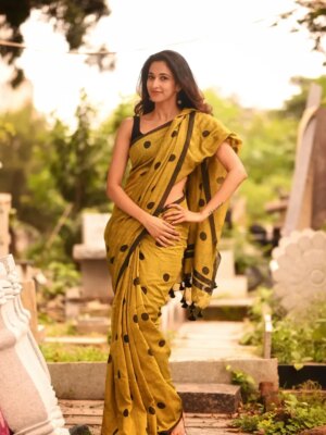 Radhika Narayan Instagram - Saree-na?