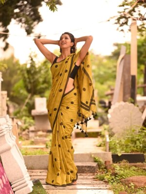 Radhika Narayan Instagram - Saree-na?