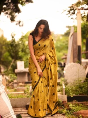 Radhika Narayan Instagram - Saree-na?