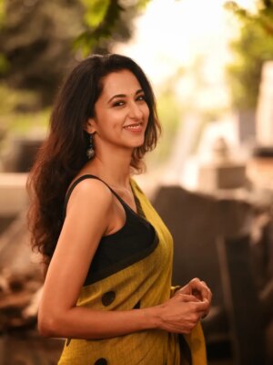 Radhika Narayan Instagram - Saree-na?