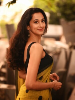 Radhika Narayan Instagram - Saree-na?