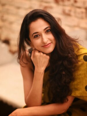 Radhika Narayan Instagram - Saree-na?