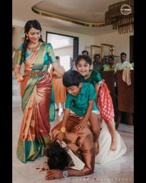 Radhika Pandit Instagram - ಸರ್ವರಿಗೂ ವರಮಹಾಲಕ್ಷ್ಮಿ ಹಬ್ಬ ಸುಖ, ಸಮೃದ್ಧಿಯನ್ನು ತರಲಿ. ನಿಮ್ಮ ಹಾಗೂ ನಿಮ್ಮ ಕುಟುಂಬದ ಸಂತೋಷ ಮತ್ತು ಸೌಕರ್ಯ ವೃದ್ಧಿಯಾಗಲಿ. 
ನಿಮ್ಮೆಲ್ಲರಿಗೂ ವರಮಹಾಲಕ್ಷ್ಮಿ ಹಬ್ಬದ ಆತ್ಮೀಯ ಶುಭಾಶಯಗಳು.

The true blessing of Varamahalakshmi is celebrating with family. Surrounded by love and laughter, our hearts are full of gratitude. Wishing everyone a blessed and joyous Varamahalakshmi 🙏🧿

#radhikapandit #nimmaRP

@focusphotographyservice 
@weddingsbydhruvaa